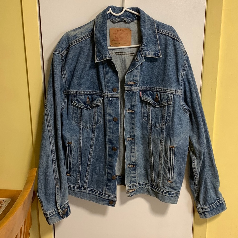 Levi’s Medium Wash Trucker Denim Jacket